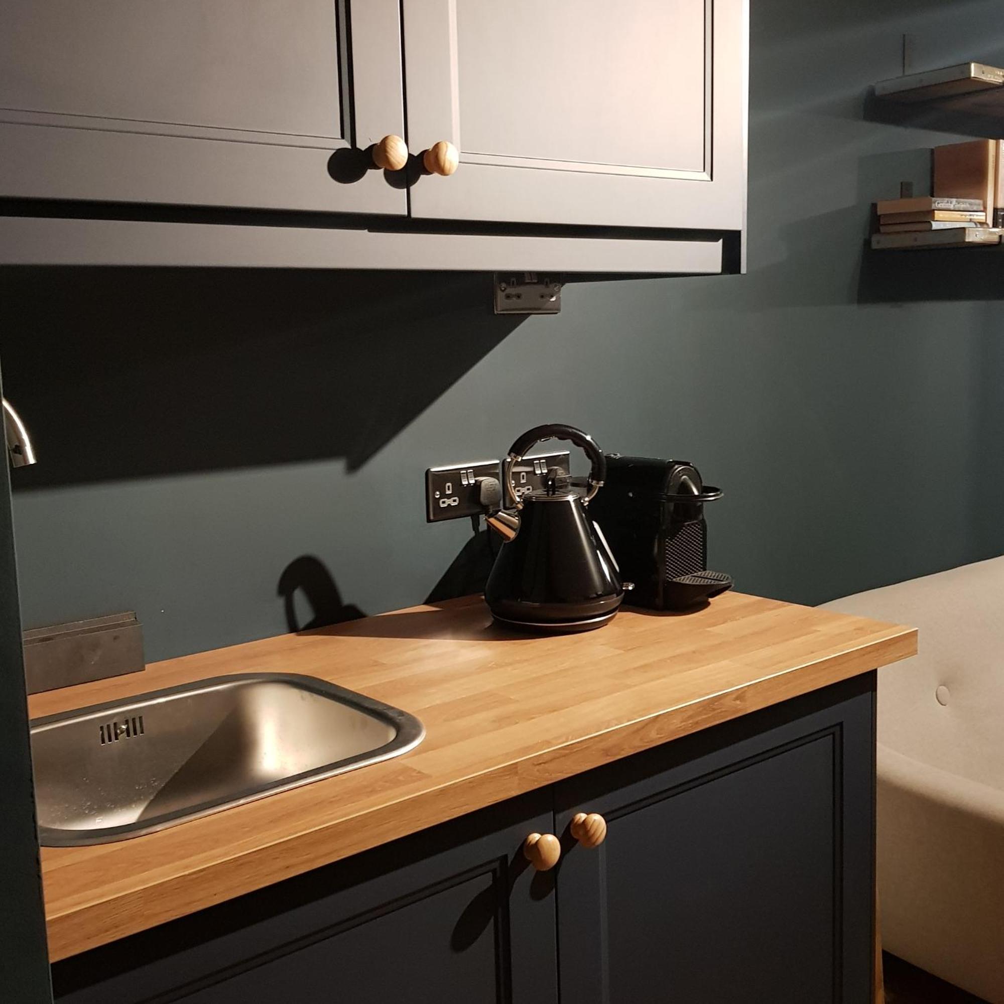 Modern 1-Bed Apartment, Plus Parking, Near Oxford And The Jr מראה חיצוני תמונה