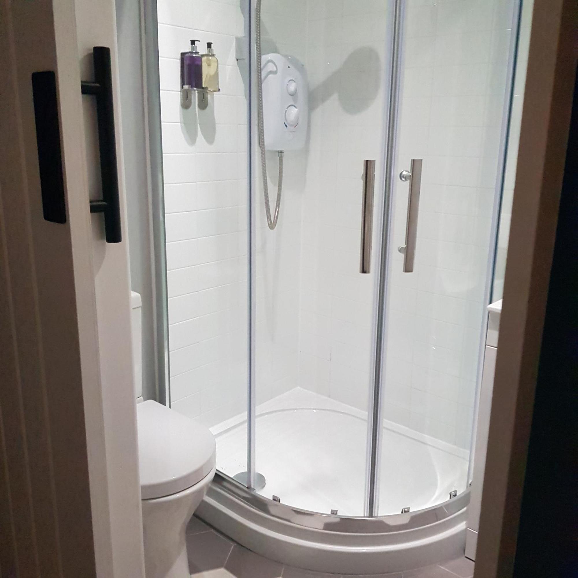 Modern 1-Bed Apartment, Plus Parking, Near Oxford And The Jr מראה חיצוני תמונה
